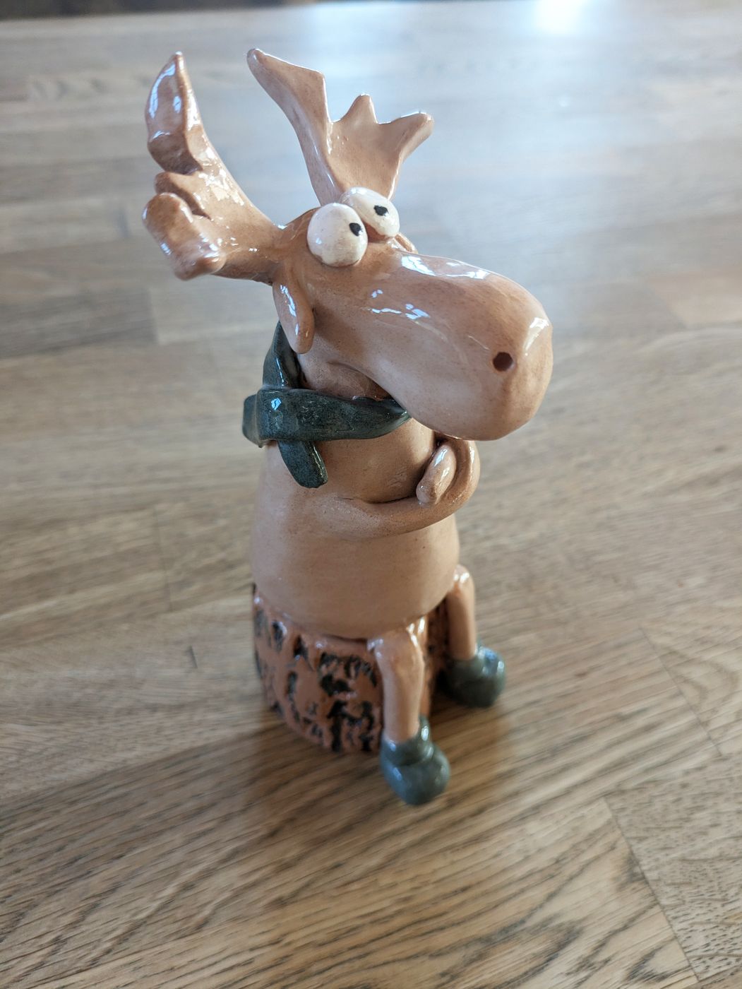 Sálas jávorszarvas kerámia figura